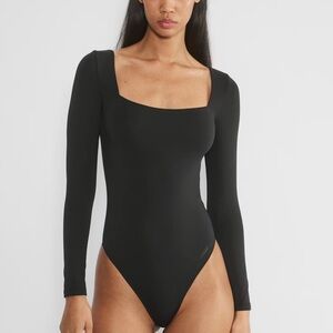 Aritzia Babaton Contour Squareneck Longsleeve Bodysuit NWT